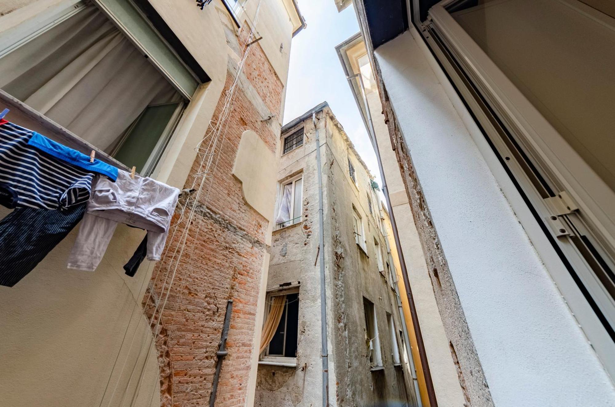 Castelli's Campo 9 Apartment *